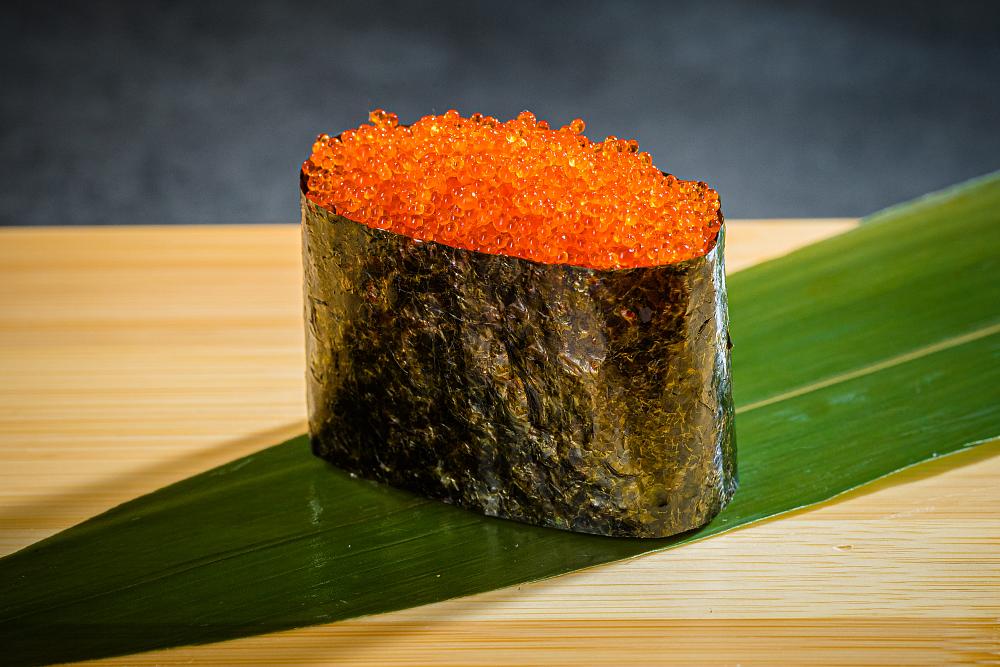 Суши икра летучей рыбы