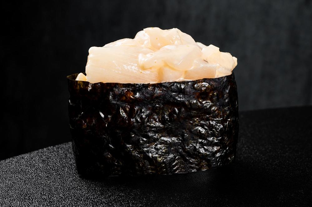 Суши гункан спайси гребешок