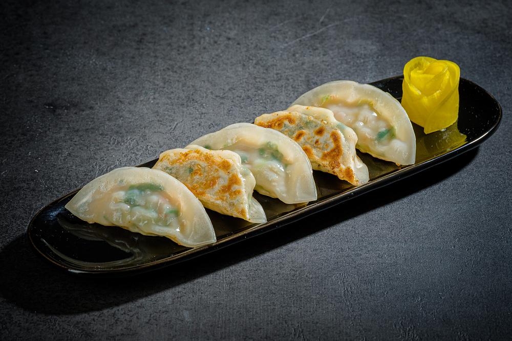 Гёдза ручной лепки с курицей